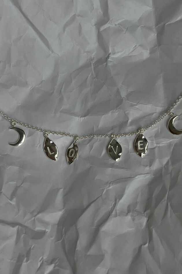 Чокер "Быть Любовью" LOVE