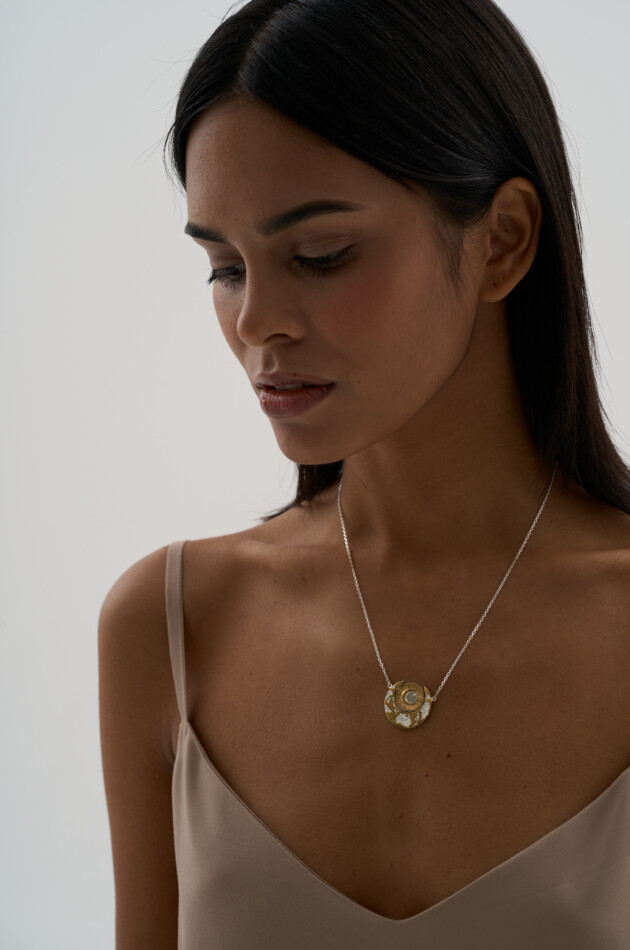 Подвеска "Быть в мире и спокойствии"