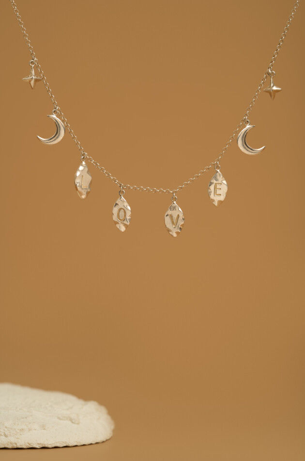 Чокер "Быть Любовью" LOVE