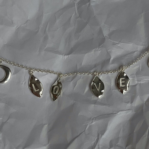 Украшения к 14 февраля: тихий жест вместо громких слов