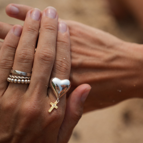 Символ сердца в украшениях: как форма влияет на содержание