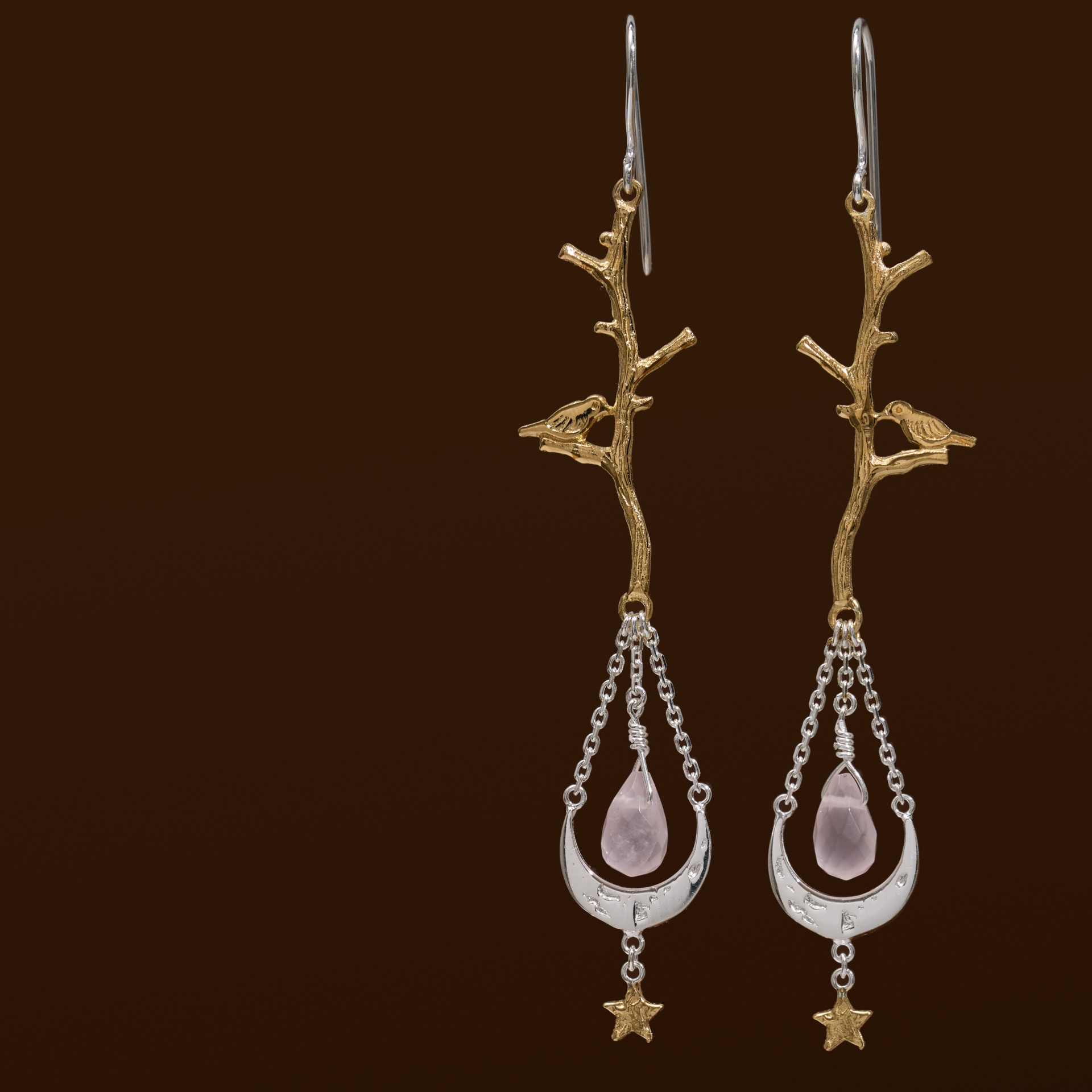 Лев и украшения: почему серебро с позолотой подходит лучше всего