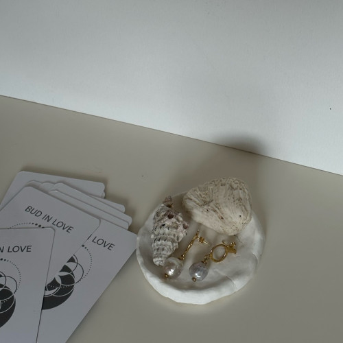 Камни стихии Воды: жемчуг, аквамарин и лунный камень