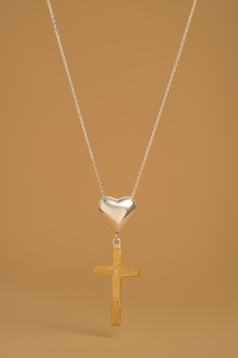 Подвеска "Миром правит любовь"