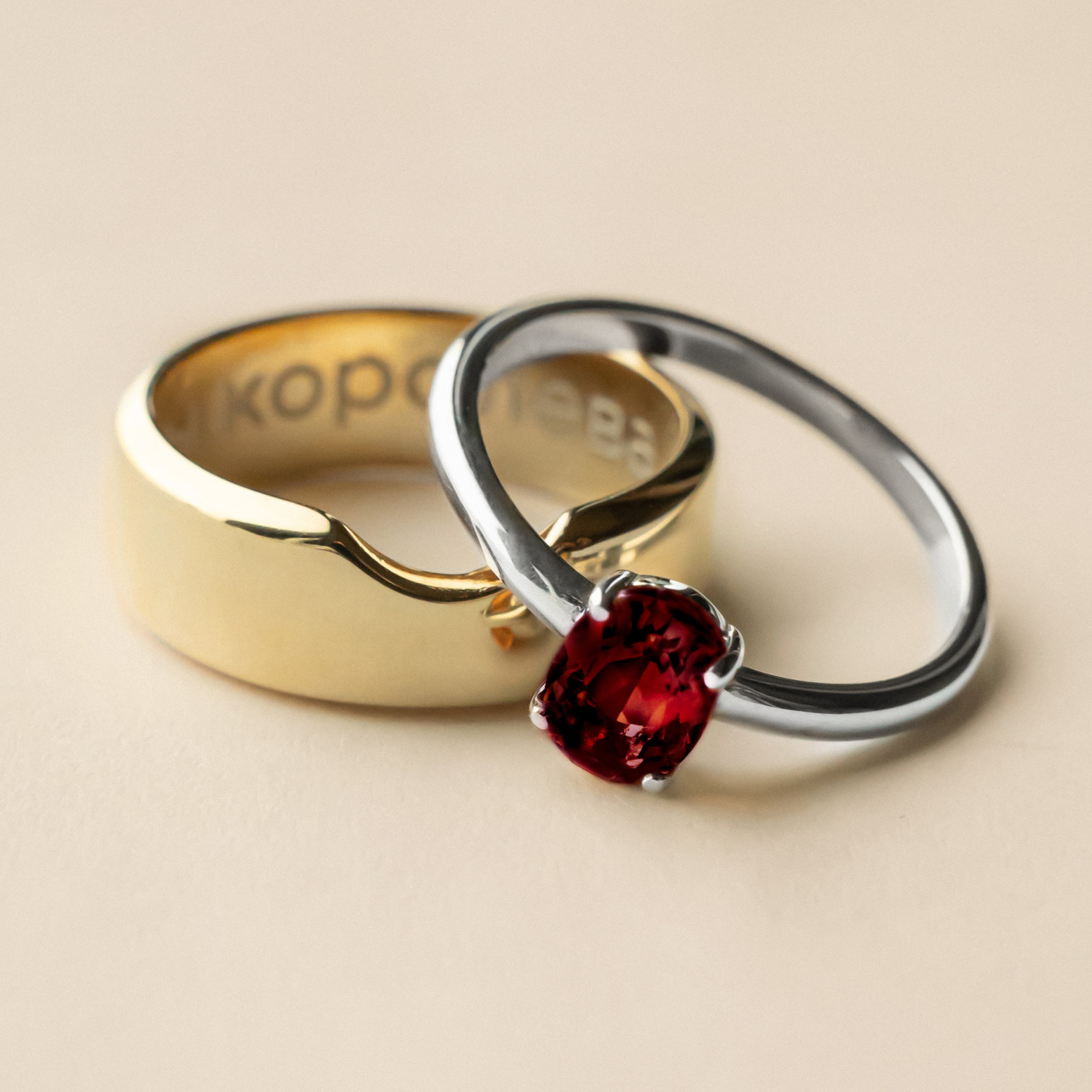 Камни стихии Огня: как носить гранат и рубин в серебре