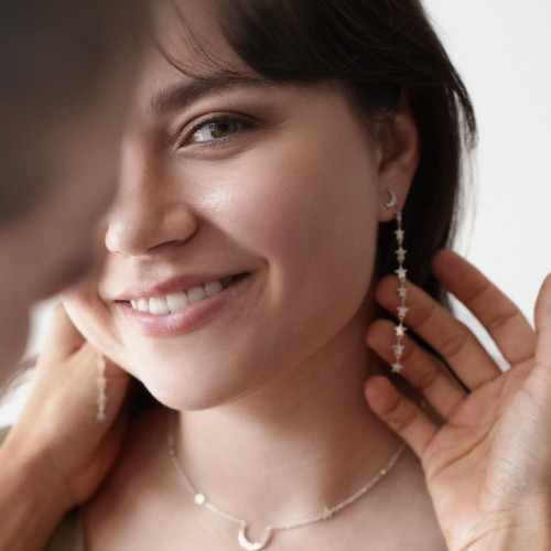 Почему нас тянет к серебру, а не к золоту