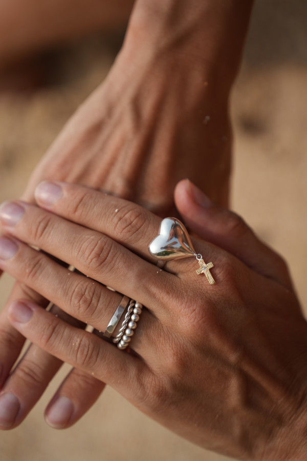 Кольцо "Миром правит любовь"