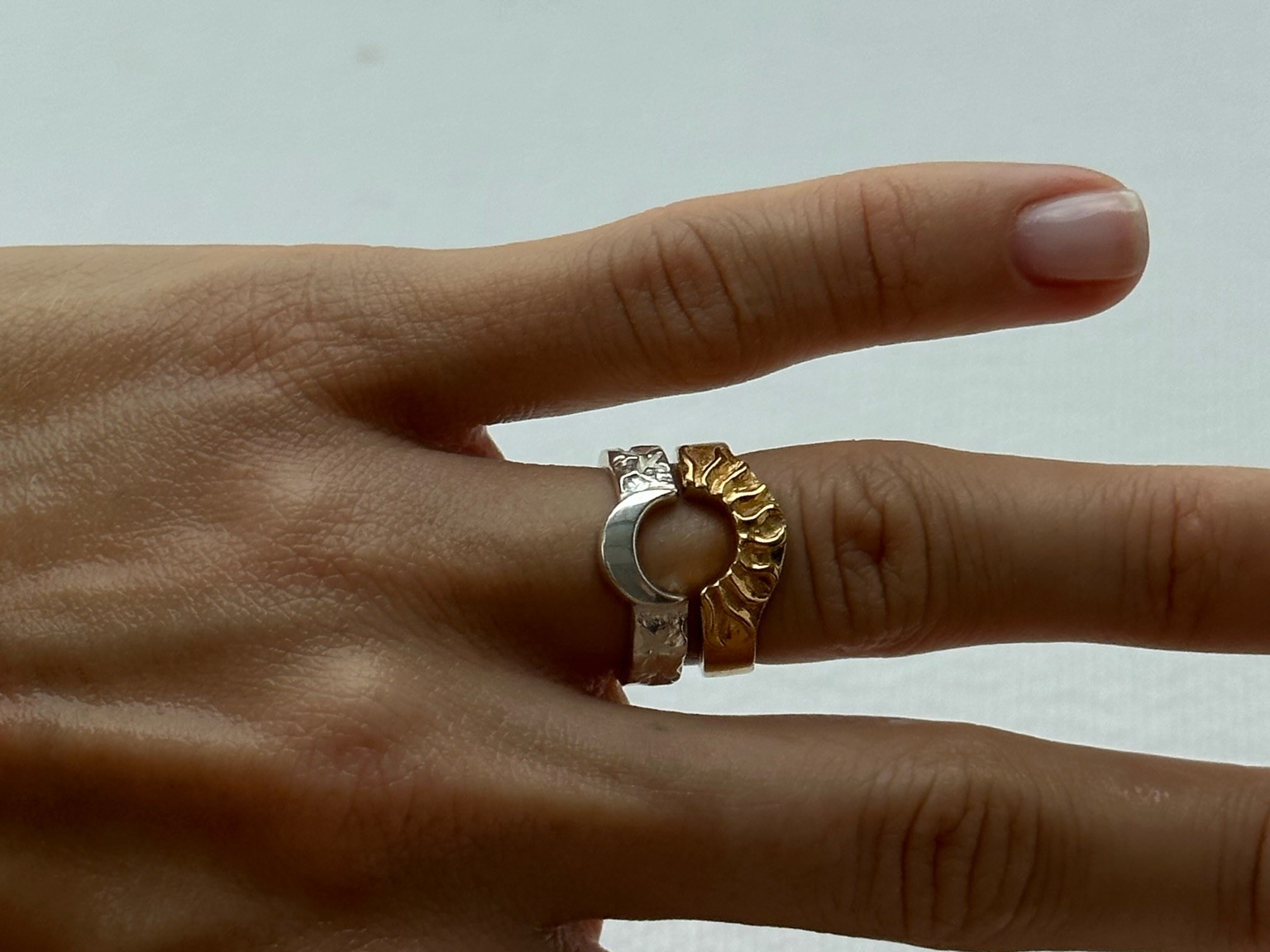 Магия серебра: почему этот металл считают проводником энергии