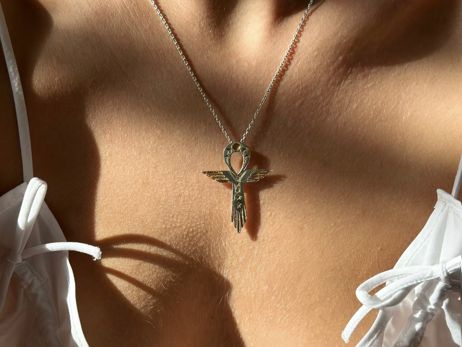 Как выбрать украшение-талисман: не по правилам, а по отклику