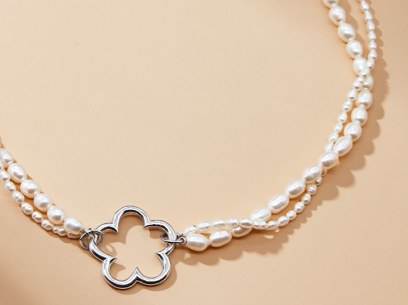 Символ цветка в украшениях: про рост, раскрытие и внутреннюю мягкость