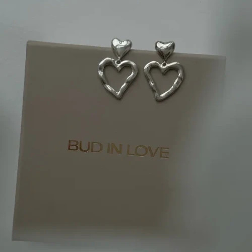 Какое украшение с любовью подарить маме