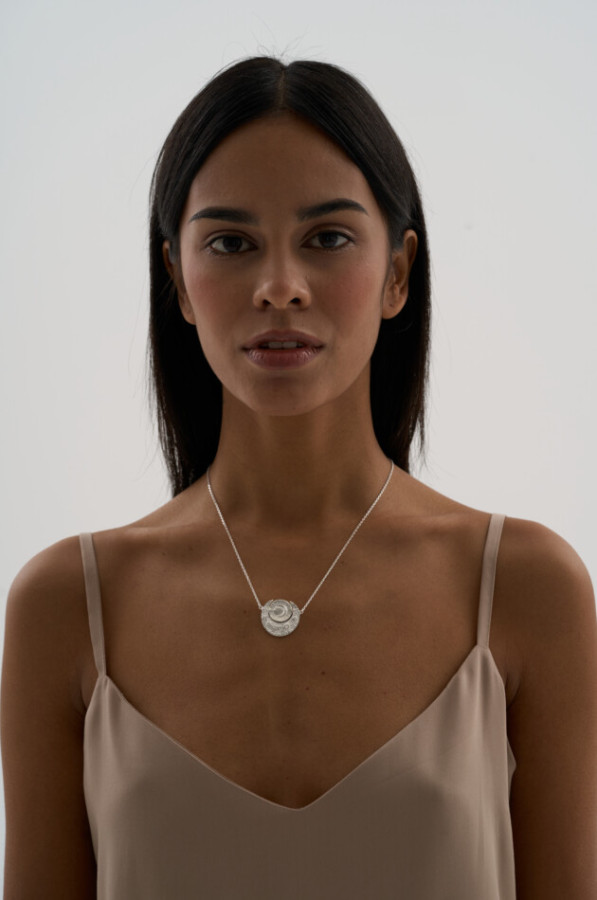 Подвеска "Быть в мире и спокойствии"