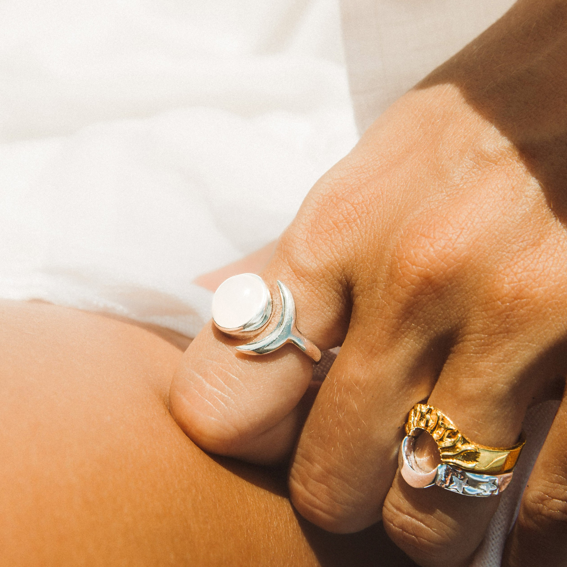 Как носить несколько колец: стиль и сочетания
