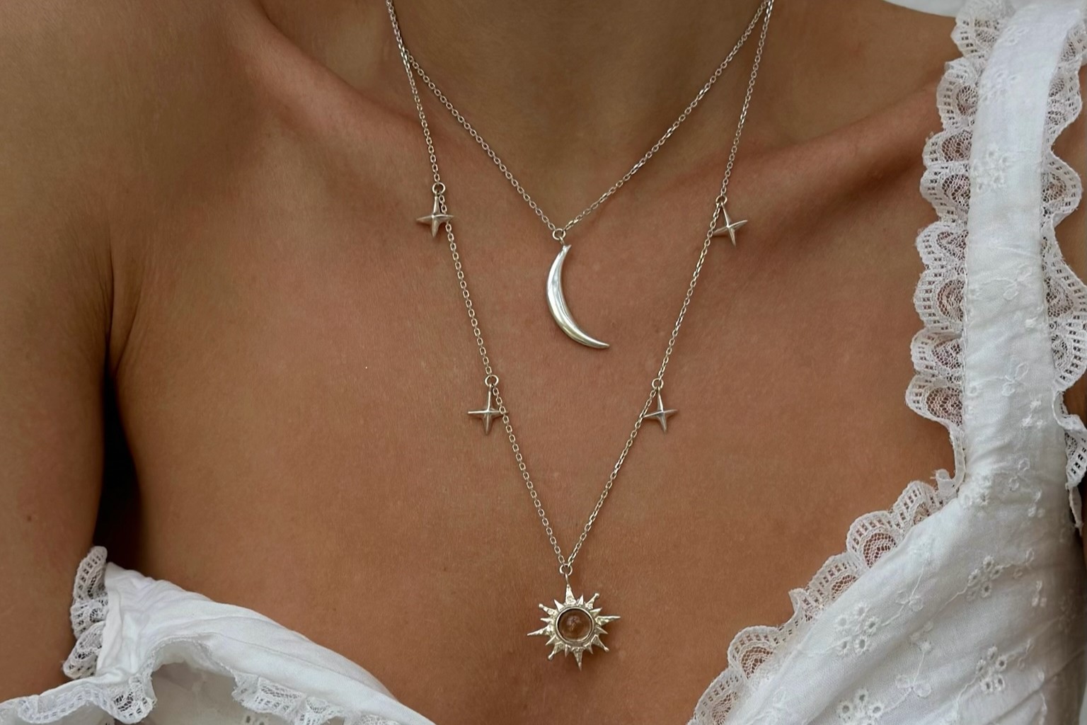 Украшения к 14 февраля: подарок без лишних слов