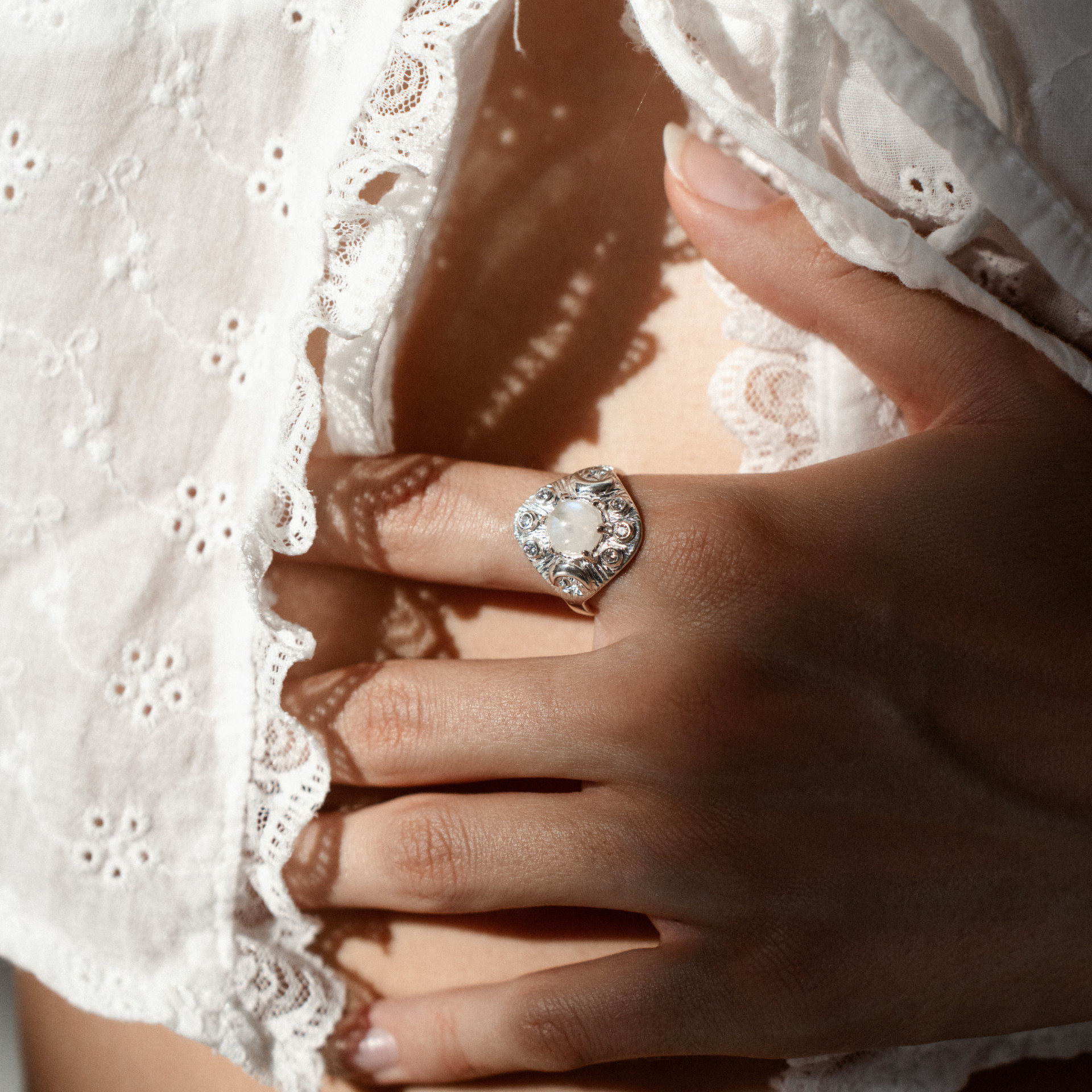 Главные камни-талисманы для женщины-овна: как усмирить огненный характер