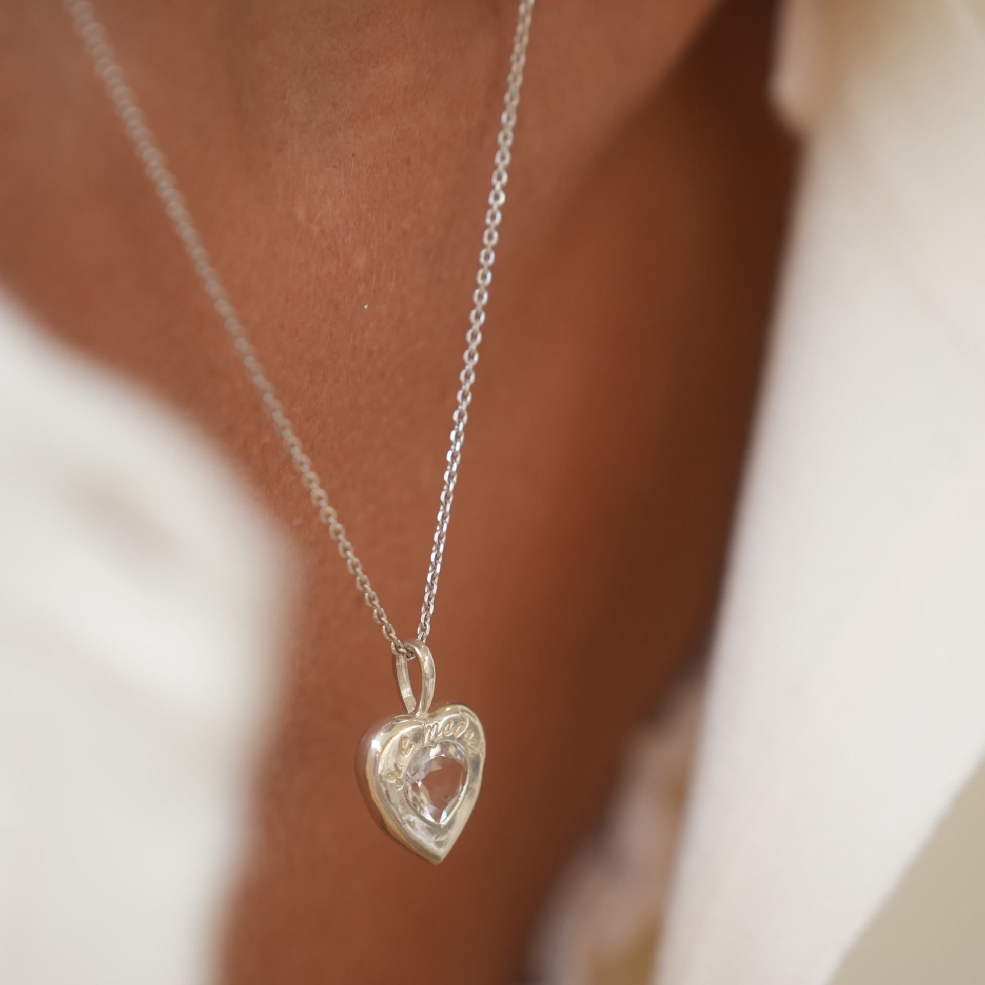 Камни для привлечения любви: топ-5 минералов для одиноких сердец