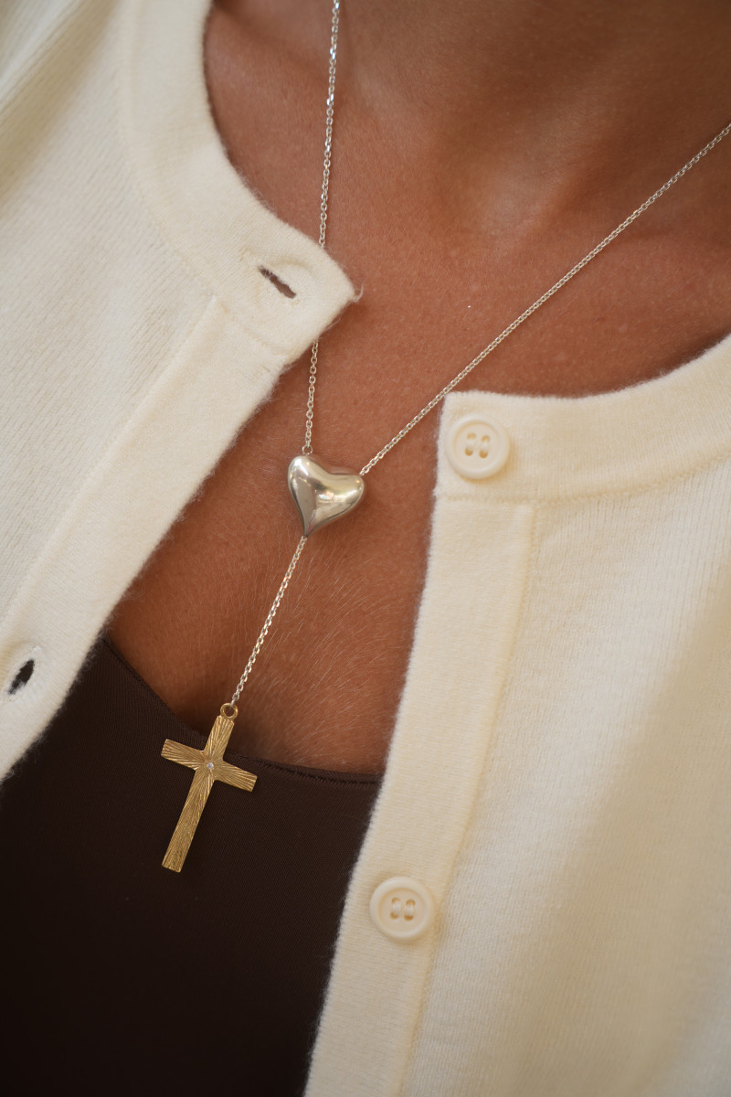 Подвеска "Миром правит любовь"