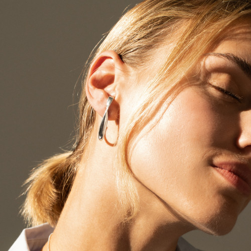 Минимализм в украшениях: психология людей, не любящих лишнее