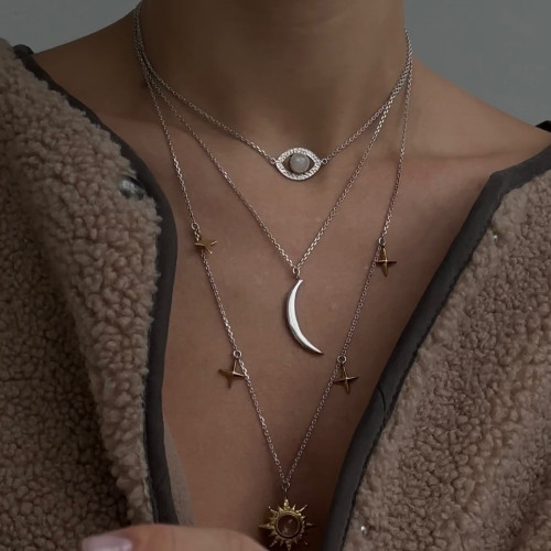 Многослойные колье: искусство сочетания украшений 