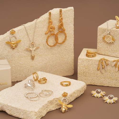 Как «почистить» украшение от чужой энергетики после покупки