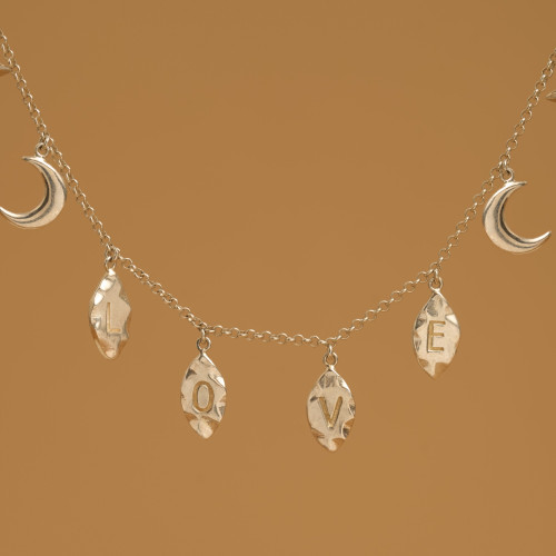 Серебро и Луна: почему этот металл так тонко взаимодействует с женским состоянием