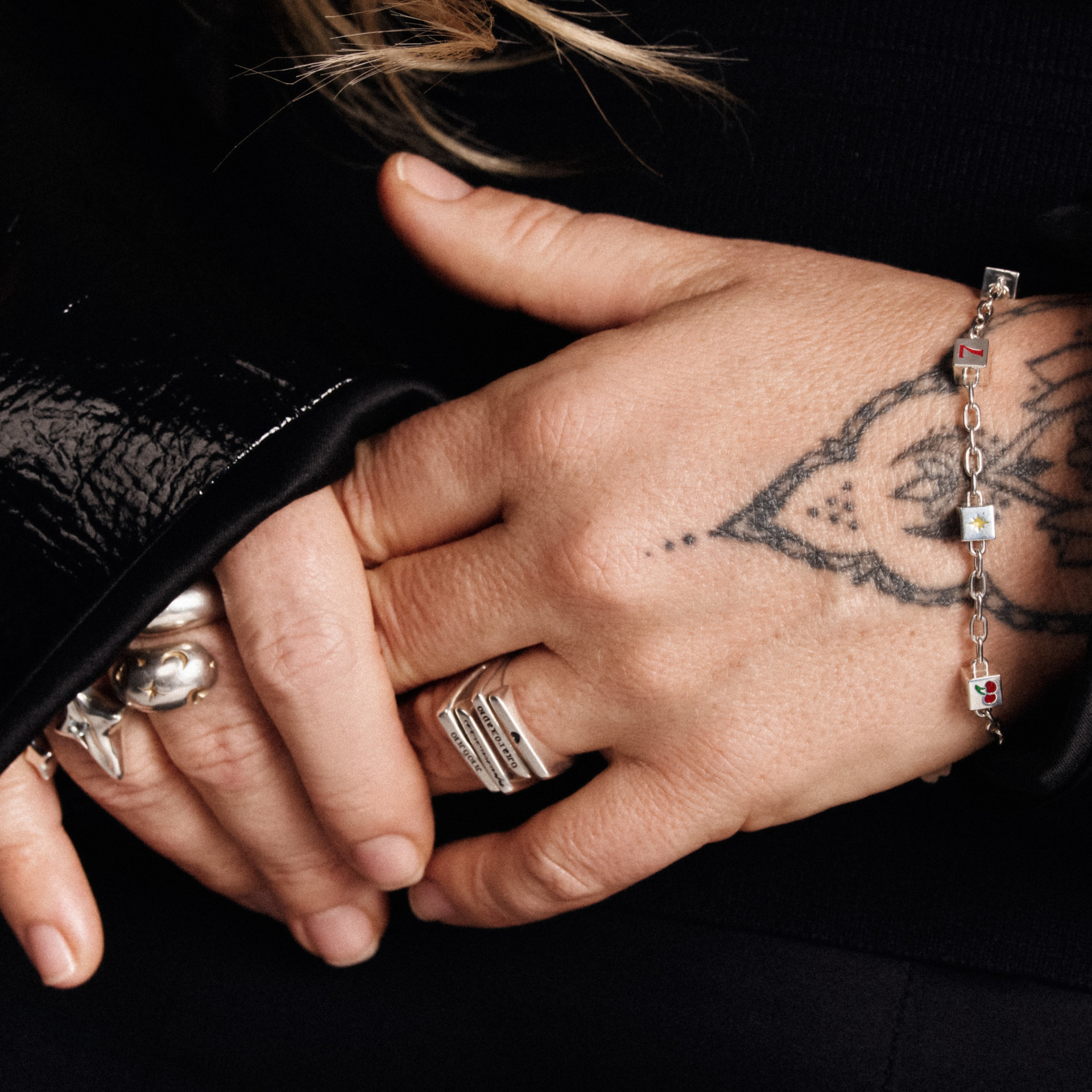 Украшения-обереги из серебра: как носить, чтобы они действительно работали