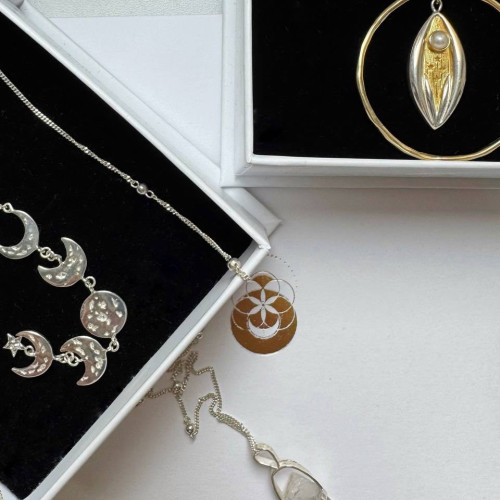 Как подобрать украшение для особого состояния души